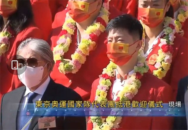 在上轮切尔西4-4曼城的比赛中，情绪激动的波切蒂诺冲进了球场与主裁判安东尼-泰勒对峙，故而吃到了1张黄牌，而此前他在对阵布莱顿和伯恩利的比赛，波切蒂诺也吃到过黄牌，本赛季英格兰内的赛事累计3张黄牌，自动停赛1场。